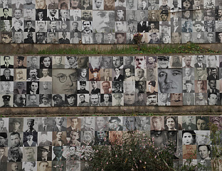 У ЛИСИЧЈЕМ ПОТОКУ СЛУЖЕН ПОМЕН НЕВИНИМ ЖРТВАМА КОМУНИСТИЧКОГ РЕЖИМА