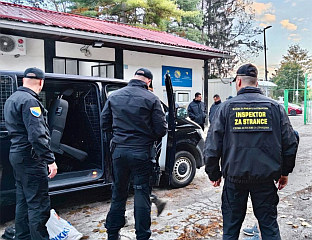 УХАПШЕНИ МУШКАРАЦ ПРЕДАТ СЛУЖБИ ЗА ПОСЛОВЕ СА СТРАНЦИМА