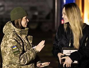 ВОТЕРС: ЏОЛИЈЕВА НЕ ЗНА НИШТА О ИСТОРИЈИ И ПРИРОДИ УКРАЈИНСКОГ СУКОБА