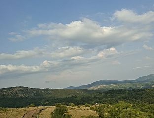 СУТРА ПРОМЈЕНЉИВО ОБЛАЧНО УЗ СУНЧАНЕ ИНТЕРВАЛЕ