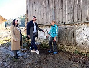 ОПШТИНА ПОМАЖЕ ВЛАСНИЦИ 70 ГОВЕДА У СЕЛУ ШИБОВИ