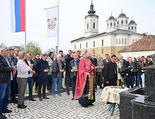 У ОБУДОВЦУ СЛУЖЕН ПАРАСТОС ЗА 44 ПОГИНУЛА БОРЦА ВРС И 33 ЦИВИЛНЕ ЖРTВЕ