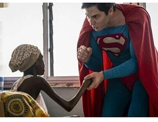 "БРАЗИЛСКИ СУПЕРМЕН" ОБИШАО БОЛЕСНУ ДЈЕЦУ