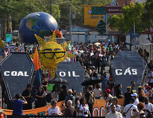 ОДРЖАН "МАРШ ЗА КЛИМУ" ТОКОМ КОНФЕРЕНЦИЈЕ КОП30