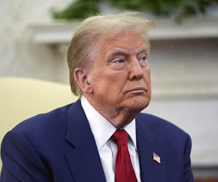 ТРАМП ПОТПИСАО ЗАКОН О ОБЈАВЉИВАЊУ ДОКУМЕНАТА ПОВЕЗАНИХ СА ЕПСТИНОМ