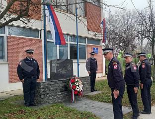 ПОЛОЖЕНИ ВИЈЕНЦИ ЗА 136 ПОГИНУЛИХ ПРИПАДНИКА