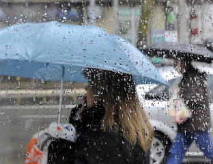 СУТРА ПРЕТЕЖНО ОБЛАЧНО, ПОСЛИЈЕ ПОДНЕ КИША И СНИЈЕГ