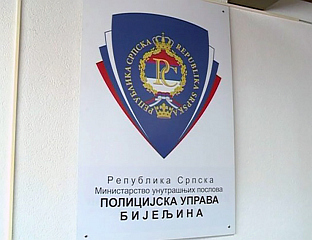 ПОВРИЈЕЂЕНА ДВА ПЈЕШАКА, УХАПШЕНО ЛИЦЕ СА ПОТЈЕРНИЦЕ