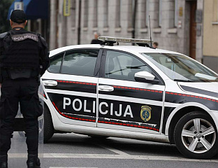 ТРИ МУШКАРЦА УХАПШЕНА ЗБОГ КРАЂЕ 70.000 КМ И 22.000 ЕВРА