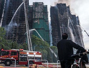 БРОЈ ПОГИНУЛИХ У ХОНГ КОНГУ ПОРАСТАО НА 65