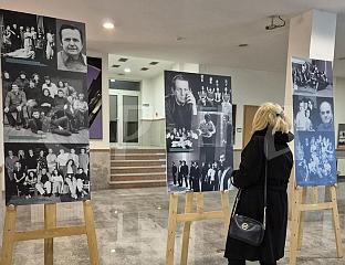 ОТВОРЕНА ИЗЛОЖБА "ВЕК И ПО СРПСКЕ ШКОЛЕ ГЛУМЕ"