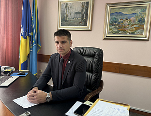 ПОЛИЦИЈА ИМА ИНДИЦИЈЕ О МОTИВУ ПАЉЕЊА АУTОМОБИЛА ГРАДОНАЧЕЛНИКА