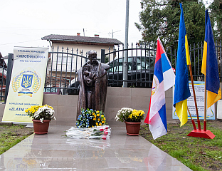 ОТКРИВЕН СПОМЕНИК ТАРАСУ ШЕВЧЕНКУ