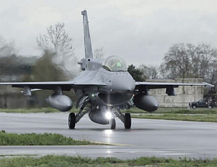 "Ф-16" ПРЕСРЕО ЦИВИЛНИ АВИОН БЛИЗУ ТРАМПОВЕ РЕЗИДЕНЦИЈЕ