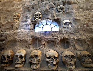 СИМОНОВИЋ: У ЋЕЛЕ-КУЛУ ЗАЗИДАНЕ ЛОБАЊЕ МУШКАРАЦА, И МЛАДИХ И СТАРИХ