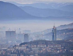 ВРЛО НЕЗДРАВ ВАЗДУХ, ЗБОГ МАГЛЕ ПРЕКИНУТА УТАКМИЦА НА ГРБАВИЦИ