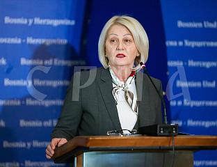 КРИШТО: ХЕЛЕЗ ПОТКОПАВА ВРИЈЕДНОСТИ ДЕМОКРАТСКОГ ДРУШТВА