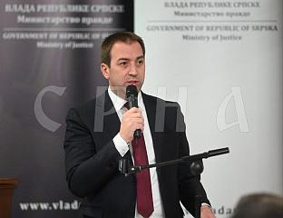 СЕЛАК: СРПСКА ИМА СВЕ ПОТРЕБНЕ ПРОПИСЕ, ПРОЦЕСУИРАТИ ОНЕ КОЈИ ЧИНЕ КРИВИЧНА ДЈЕЛА