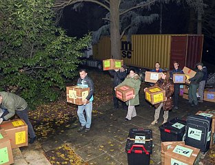 СТИГЛИ БОЖИЋНИ ПАКЕТИЋИ ЗА ДЈЕЦУ ИЗ СРБИЈЕ И СРПСКЕ