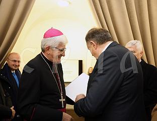 ДОДИК ПОЧАСТВОВАН ЗАХВАЛНИЦОМ ОД БАЊАЛУЧКОГ БИСКУПА