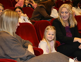 МНОГО РАДОСТИ ВЕЧЕРАС У ДЈЕЧИЈЕМ ПОЗОРИШТУ РЕПУБЛИКЕ СРПСКЕ