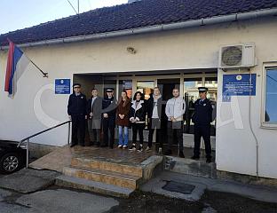 ПОЛИЦАЈЦИ ОДАЈУ ПОШТОВАЊЕ УБИЈЕНОМ КОЛЕГИ БАШИЋУ