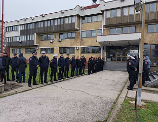 ОКУПЉЕНИ ПОЛИЦАЈЦИ ЧЕКАЈУ ПРЕСУДУ ЗА УБИЈЕНОГ КОЛЕГУ