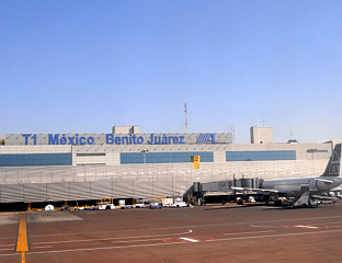 ПИЛОТ СЕ ЗАКЉУЧАО У ПИЛОТСКУ КАБИНУ ЗБОГ НЕИСПЛАЋЕНИХ ЗАРАДА