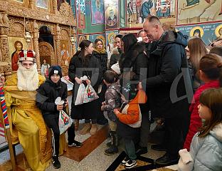 ПРОСЛАВЉЕНИ ДЈЕТИЊЦИ, ПОДИЈЕЉЕНИ ПАКЕТИЋИ МАЛИШАНИМА