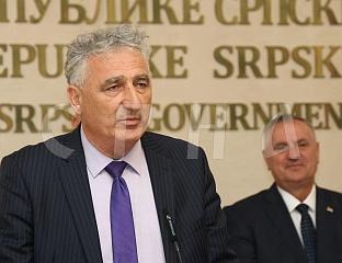 ИЗБОРЕ ПОНАВЉАЈУ НА МЈЕСTУ ГДЈЕ ЈЕ СВЕ УРЕДНО, А ПОБЈЕДУ ОДНИО КАРАН