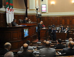 УСВОЈЕН ЗАКОН КОЈИМ СЕ ФРАНЦУСКА КОЛОНИЗАЦИЈА ПРОГЛАШАВА ЗЛОЧИНОМ