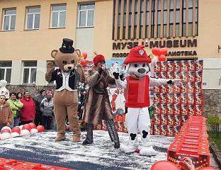 ПРОСЛАВЉЕНА ДЈЕЧИЈА НОВА ГОДИНА, ПАКЕТИЋЕ ДОБИЛО 1.200 МАЛИШАНА