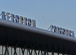 НА АЕРОДРОМУ ПОДГОРИЦА ЗАПЛИЈЕЊЕНА ЛУКСУЗНА РОБА