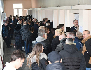 ЗАТВОРЕНА БИРАЧКА МЈЕСТА, ВЕЛИКА ИЗЛАЗНОСТ У СРПСКИМ СРЕДИНАМА