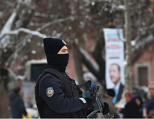 ПОГИНУЛА ТРОЈИЦА ПОЛИЦАЈАЦА У СУКОБУ СА ТЕРОРИСТИМА