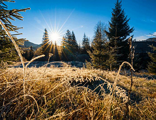 ДАНАС СУНЧАНО, КРАЈЕМ ДАНА ПОНЕГДЈЕ СЛАБ СНИЈЕГ