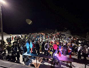 ОКО 1.000 ЉУДИ ДОЧЕКАЛО 2026. ГОДИНУ НА ВРХУ ЈАХОРИНЕ