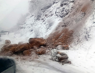 СТИЈЕНА СЕ ОБРУШИЛА НА ПУТ ПАЛЕ-САРАЈЕВО