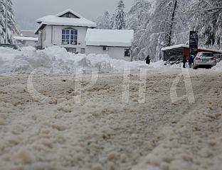 ПУТЕВИ И ПРИЛАЗИ БОЛНИЦИ "СРБИЈА" И ДАЉЕ ПОД СНИЈЕГОМ