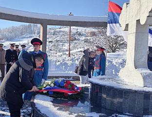 ПОЛОЖЕНИ ВИЈЕНЦИ НА СПОМЕН-КОСТУРНИЦУ
