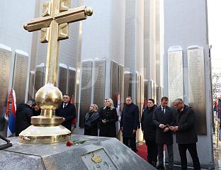 ОТКРИВЕНО И ОСВЕШТАНО ЦЕНТРАЛНО СПОМЕН-ОБИЉЕЖЈЕ ПОГИНУЛИМ БОРЦИМА