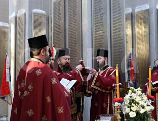 ЕПИСКОП САВА: ПОКЛОНИТИ СЕ БОРЦИМА КОЈИ СУ ЖИВОТЕ УГРАДИЛИ У ТЕМЕЉЕ СРПСКЕ