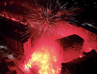 МЛАДИ У БИЈЕЉИНИ ВАТРОМЕТОМ ЧЕСТИТАЛИ РОЂЕНДАН СРПСКОЈ