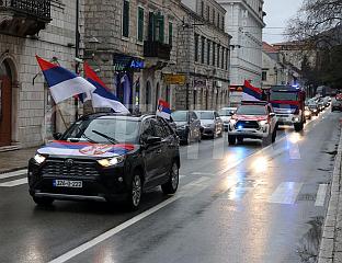 СВЕЧАНИ ДЕФИЛЕ АУTОМОБИЛА ПРОШАО УЛИЦАМА ГРАДА