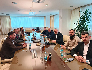 ПОСЈЕТА ДЕЛЕГАЦИЈЕ СА КОСОВА И МЕТОХИЈЕ ИМА ПОСЕБАН ЗНАЧАЈ И СНАЖНУ ПОРУКУ