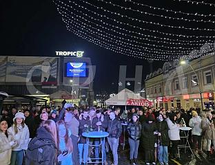 КОНЦЕРT НА ГРАДСКОМ TРГУ, ПОРУКА ДУБИЧАНА ЈЕ ДА ЧУВАЈУ ОГЊИШТЕ