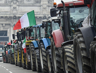 ФАРМЕРИ БЛОКИРАЛИ САОБРАЋАЈ У МИЛАНУ