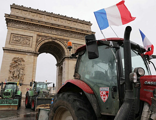 ФАРМЕРИ ПОНОВО УШЛИ ТРАКТОРИМА У ПАРИЗ