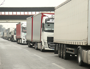 ХИТНО ДЈЕЛОВАТИ ПРЕМА ЕВРОПСКОЈ КОМИСИЈИ РАДИ ЗАШТИТЕ ПРАВА НА РАД ПРОФЕСИОНАЛНИХ ВОЗАЧА