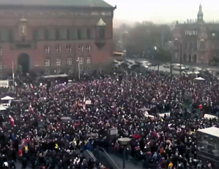 У ВИШЕ ГРАДОВА ОДРЖАНИ ПРОТЕСТИ У ЗНАК ПОДРШКЕ ГРЕНЛАНДУ